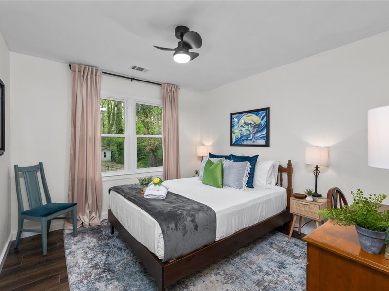 Queen bedroom with artwork