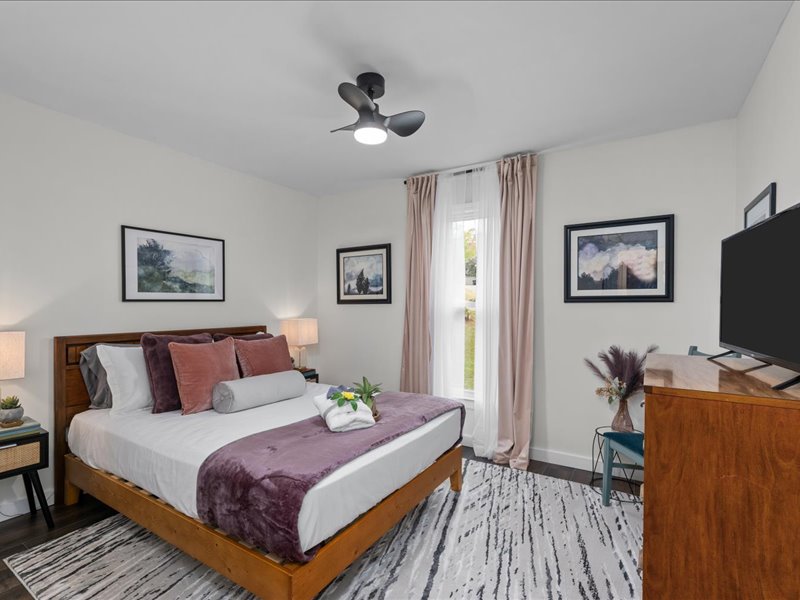 Queen bedroom with rose accents