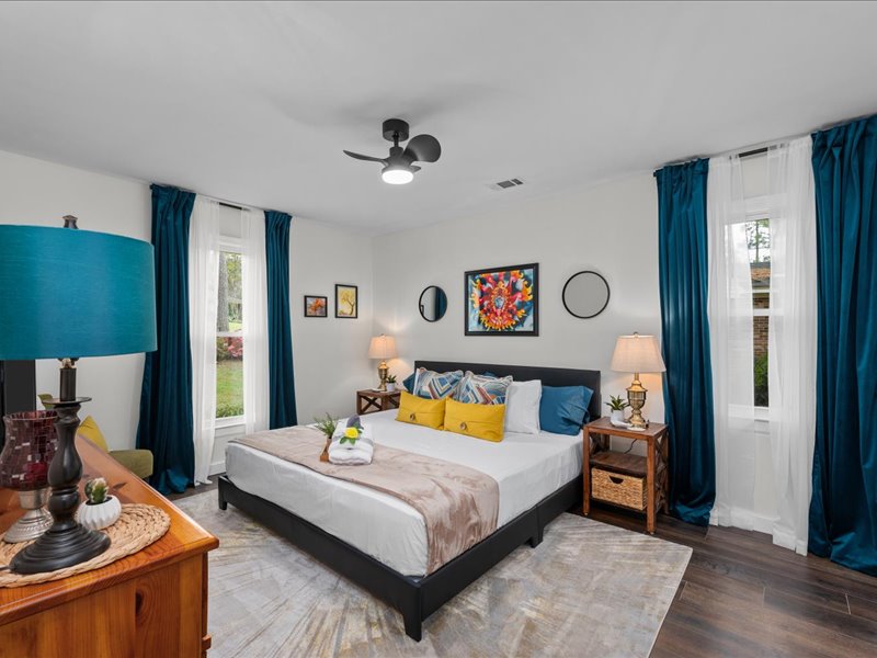 Queen bedroom with teal accents